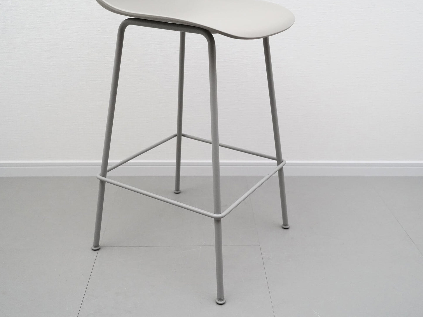 ファイバー カウンタースツール グレー ムート イスコス ‐ ベルリン / Fiber Counter Stool Tubebase with Backrest Muuto Iskos-Berlin 在庫4→3