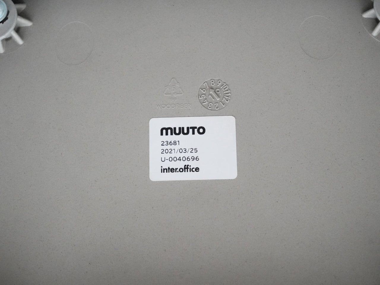 ファイバー カウンタースツール グレー ムート イスコス ‐ ベルリン / Fiber Counter Stool Tubebase with Backrest Muuto Iskos-Berlin 在庫4→3