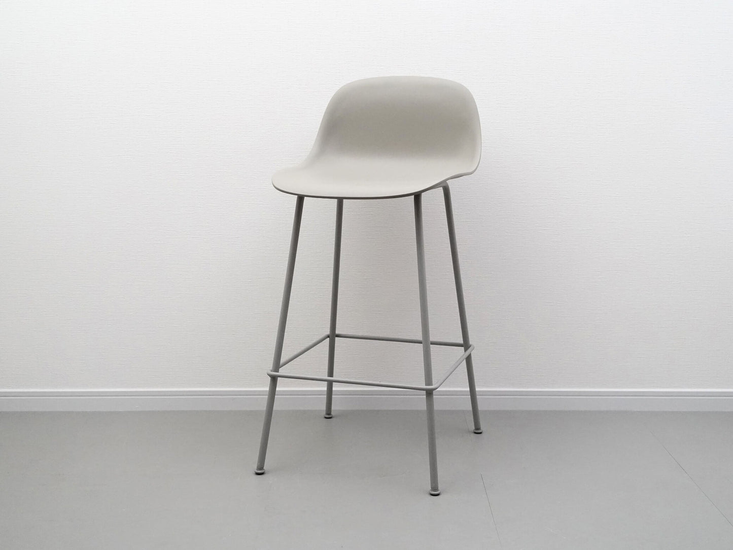 ファイバー カウンタースツール グレー ムート イスコス ‐ ベルリン / Fiber Counter Stool Tubebase with Backrest Muuto Iskos-Berlin 在庫4→3