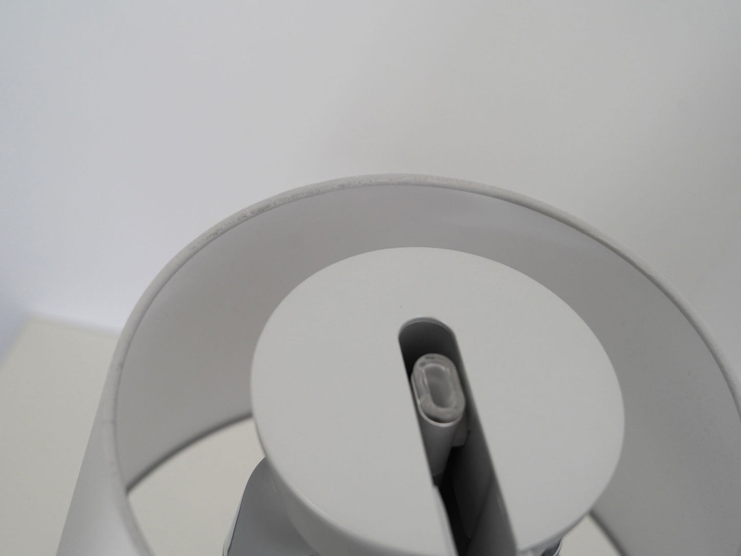 メランポ テーブルランプ アルテミデ エイドリアン・ガルデール / MELAMPO Table Lamp Artemide Adrien Gardere