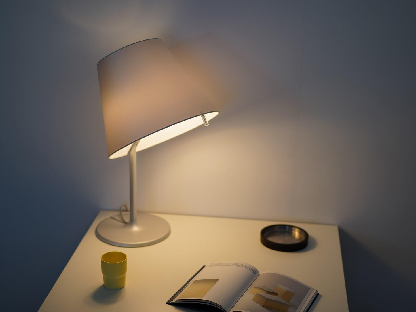 メランポ テーブルランプ アルテミデ エイドリアン・ガルデール / MELAMPO Table Lamp Artemide Adrien Gardere