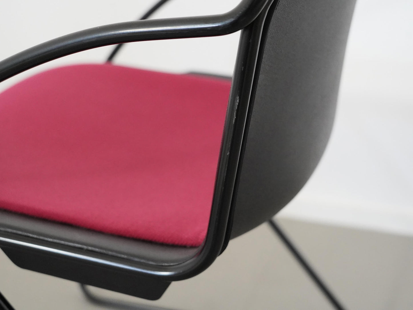 パレード スチールケース レッド ファブリック / Parade Steelcase 在庫4→3