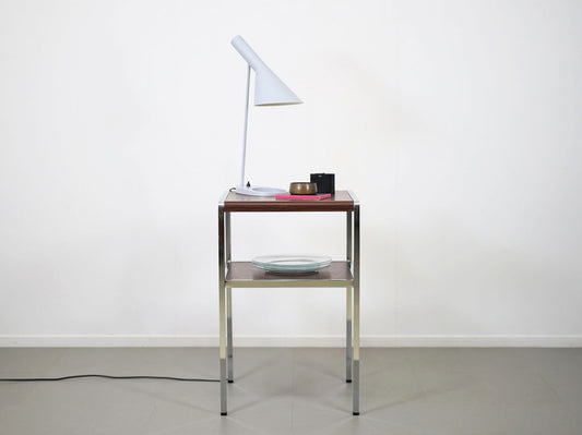 ローズウッド調のシェルフとAJランプ