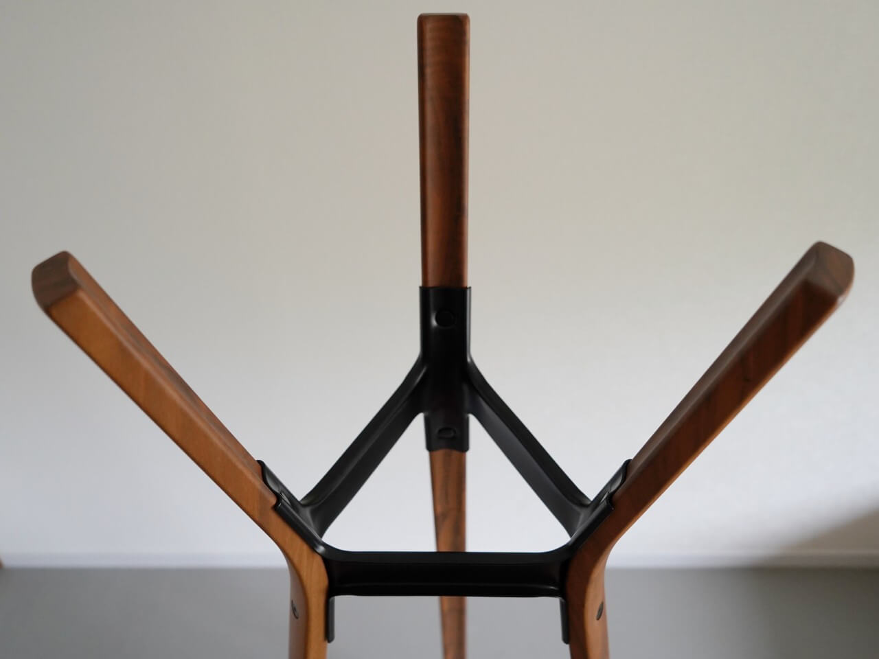 スチールウッド コートスタンド ロナン&エルワン・ブルレック ヴィトラ ウォールナット×ブラック / Magis Steelwood Coat Hanger Ronan & Erwan Bouroullec