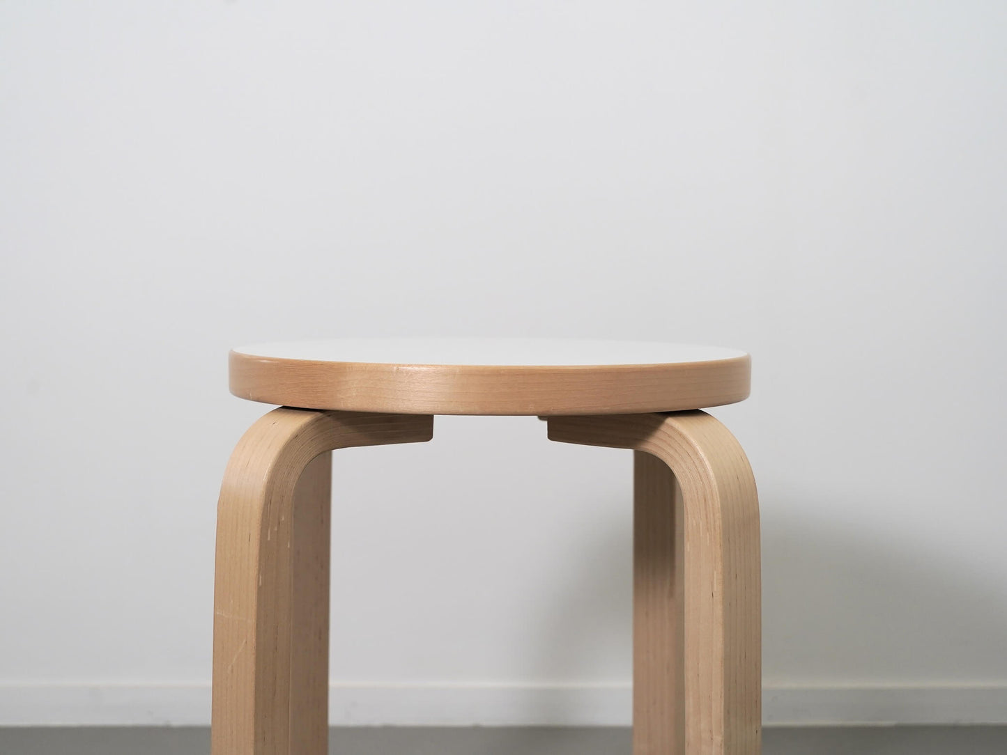 スツール E60 ホワイト ラミネート バーチ 4本脚 アルヴァ・アアルト アルテック / Stool E60 White Laminate Alvar Aalto Artek 在庫6→4