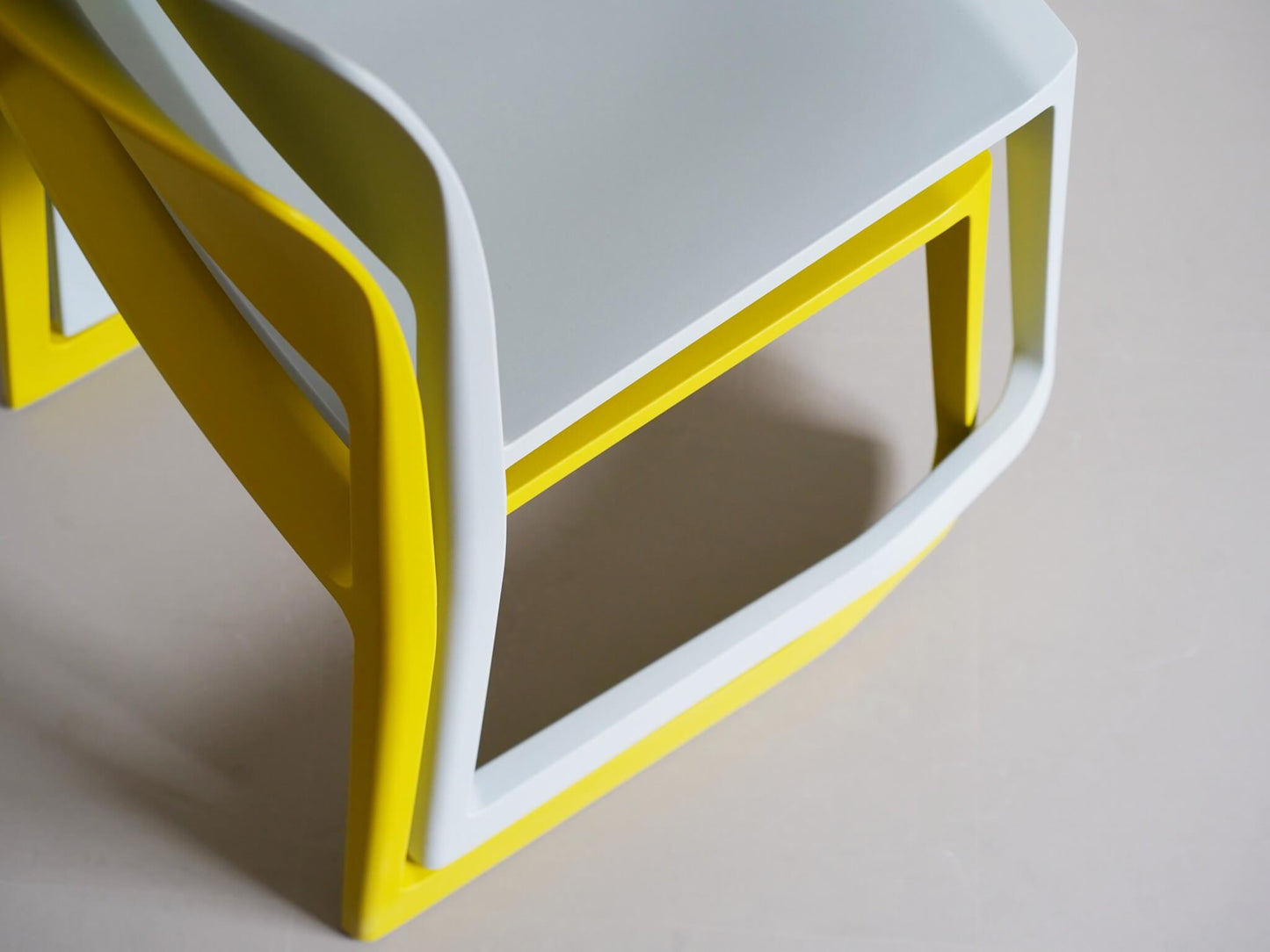 バーバー&オズガビーがデザインしたヴィトラのティプトンチェア