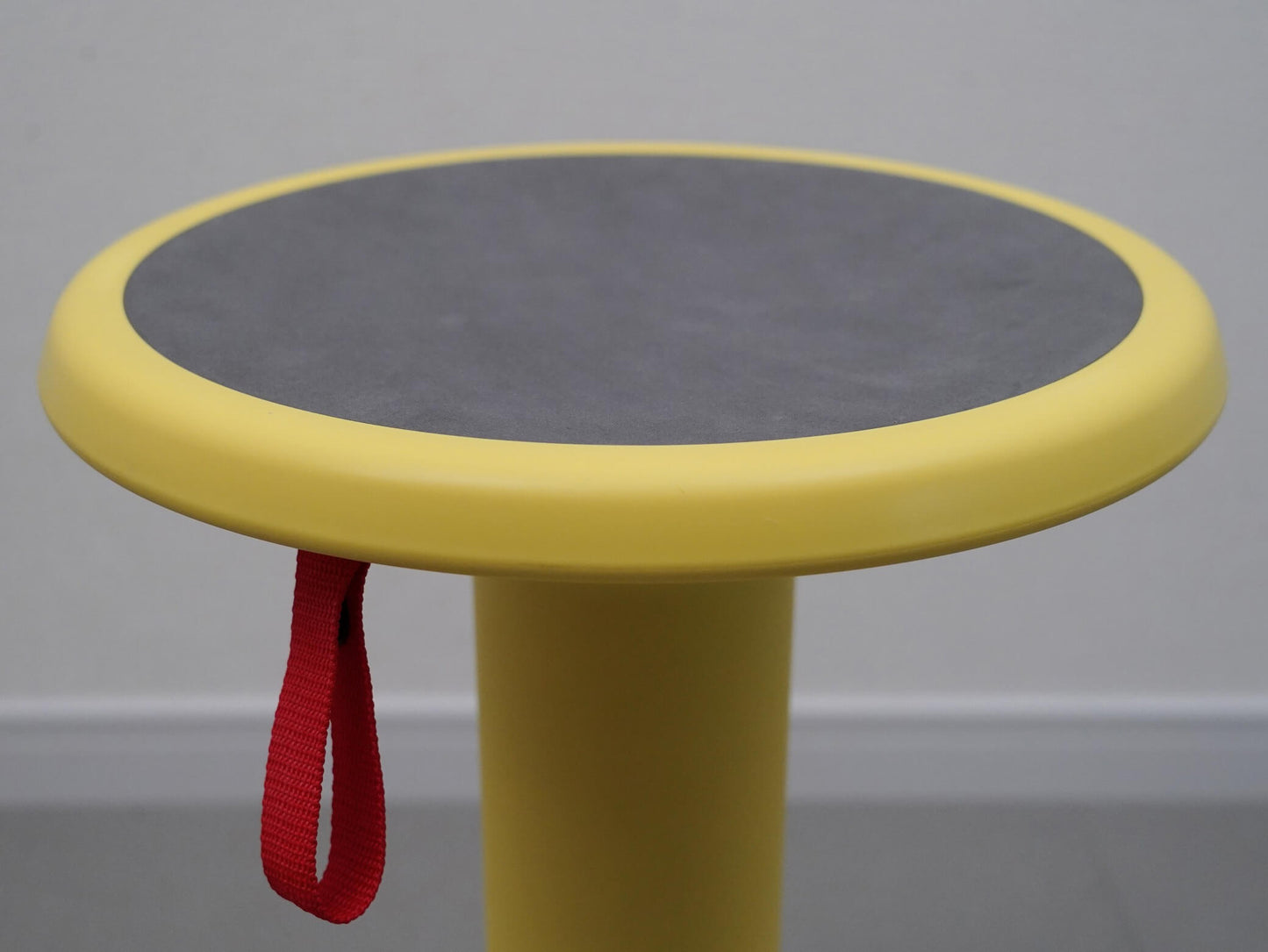 アップスツール イエロー インタースツール カッシーナ スヴェン・ヴァン・ベティカー / UP IS1 Interstuhl Cassina Sven Von Boetticher