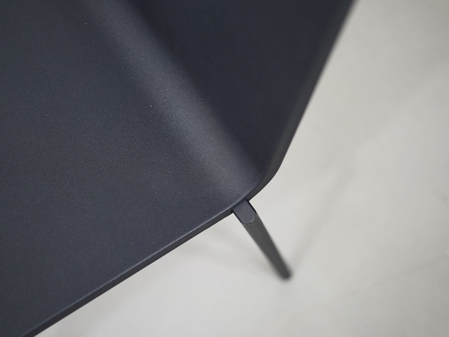 ヴィトラの中古・ユーズドの03.ゼロスリー・オールブラック