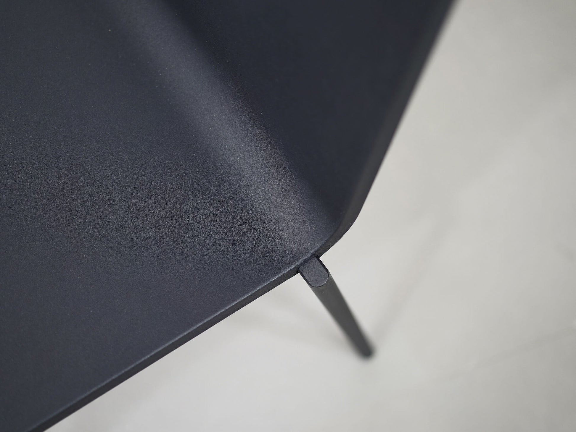 ヴィトラの中古・ユーズドの03.ゼロスリー・オールブラック