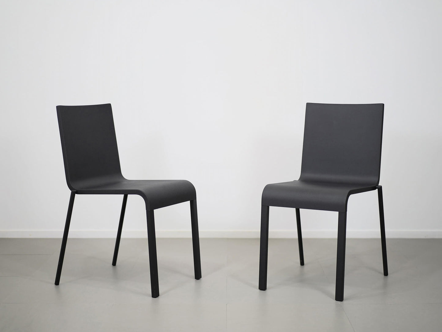 ヴィトラの中古・ユーズドの03.ゼロスリー・オールブラック