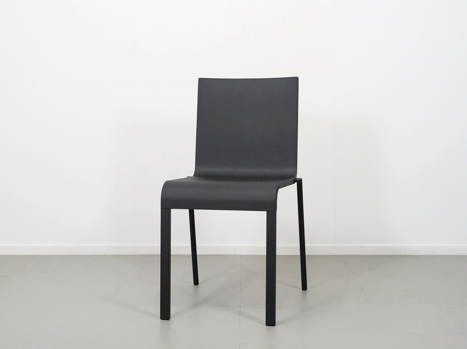 ヴィトラの中古・ユーズドの03.ゼロスリー・オールブラック