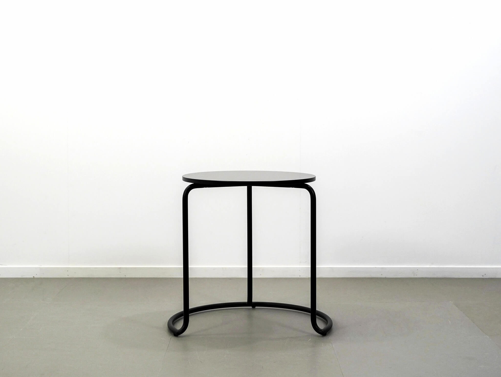 TABLE SIDE 606 artek（アルテック） サイドテーブル　ブラック 606 artek 美品 【最終値下げ】 606 ローテーブル サイドテーブル サイドテーブル・ナイトテーブル・ローテーブル