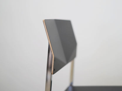 ミッコ・パーカネンがデザインしたアヴァルテのタイトスチェア