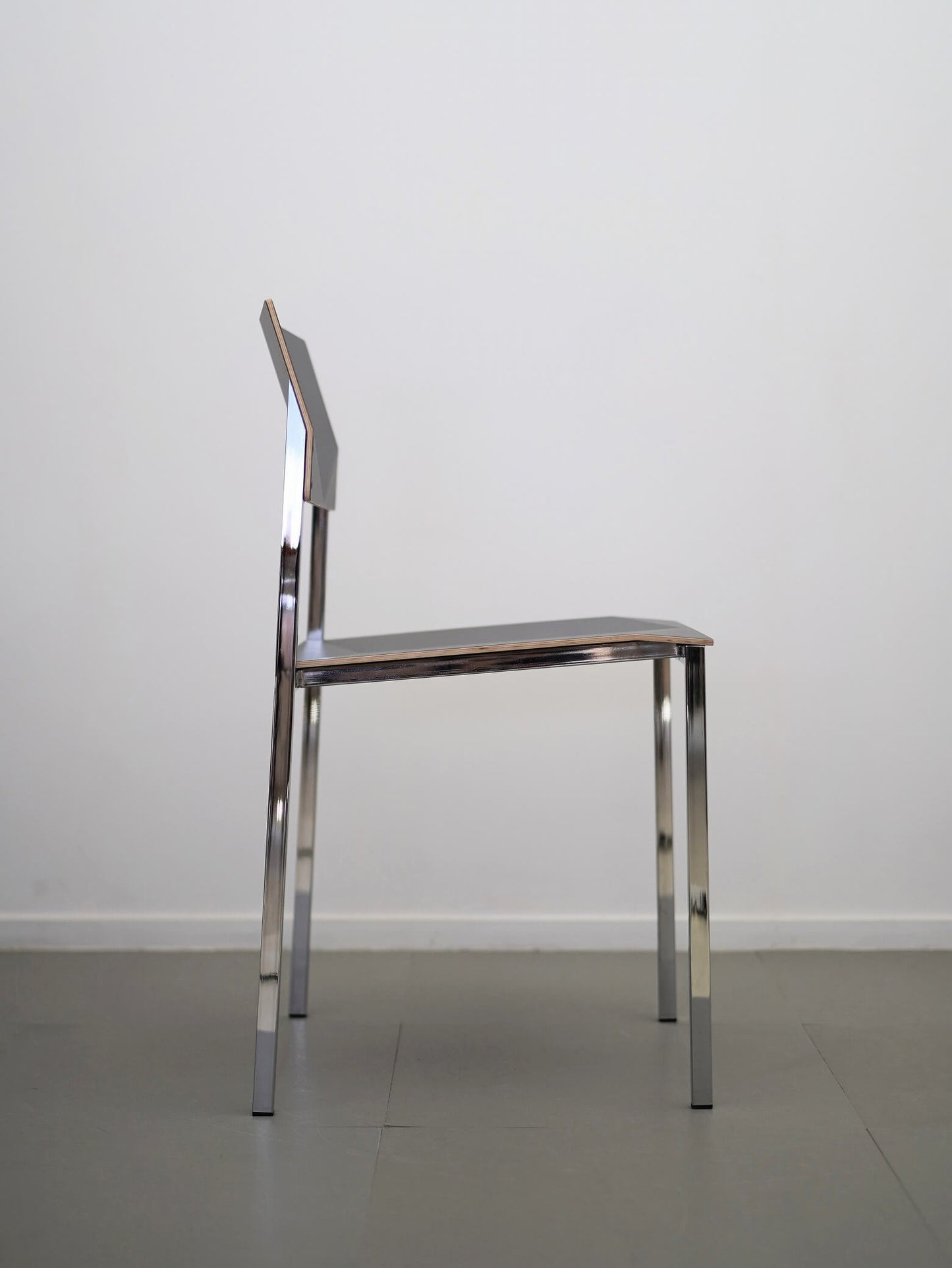 ミッコ・パーカネンがデザインしたアヴァルテのタイトスチェア