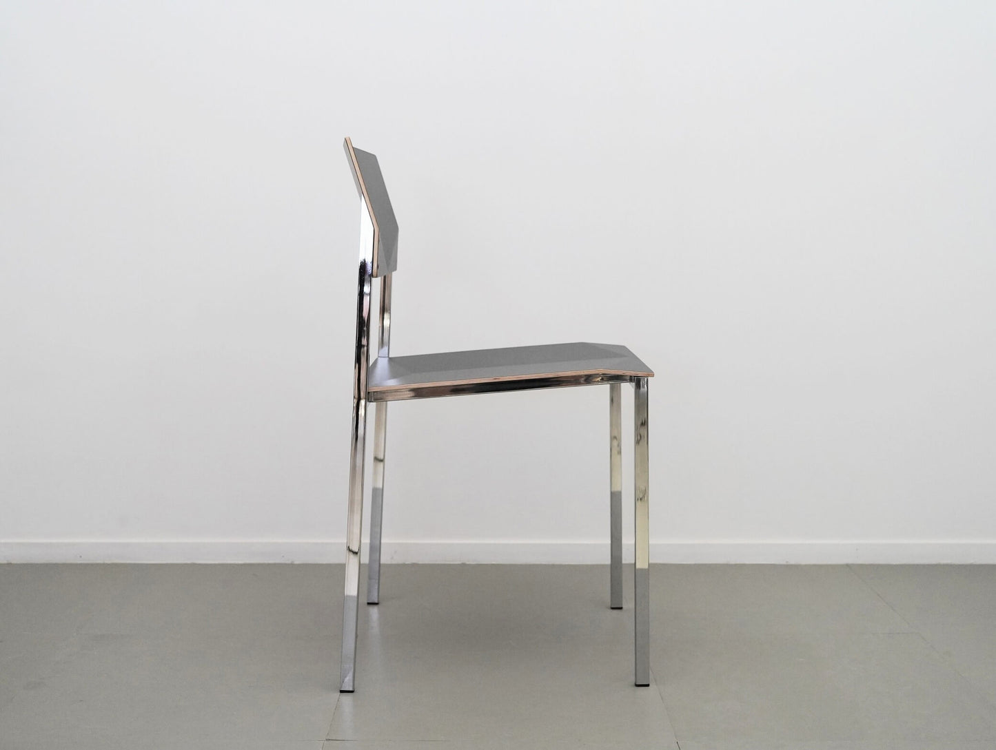 ミッコ・パーカネンがデザインしたアヴァルテのタイトスチェア