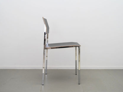 ミッコ・パーカネンがデザインしたアヴァルテのタイトスチェア