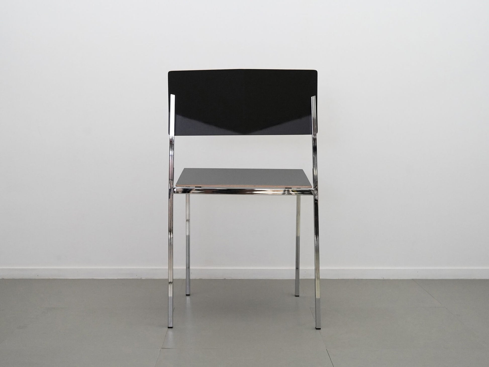 ミッコ・パーカネンがデザインしたアヴァルテのタイトスチェア