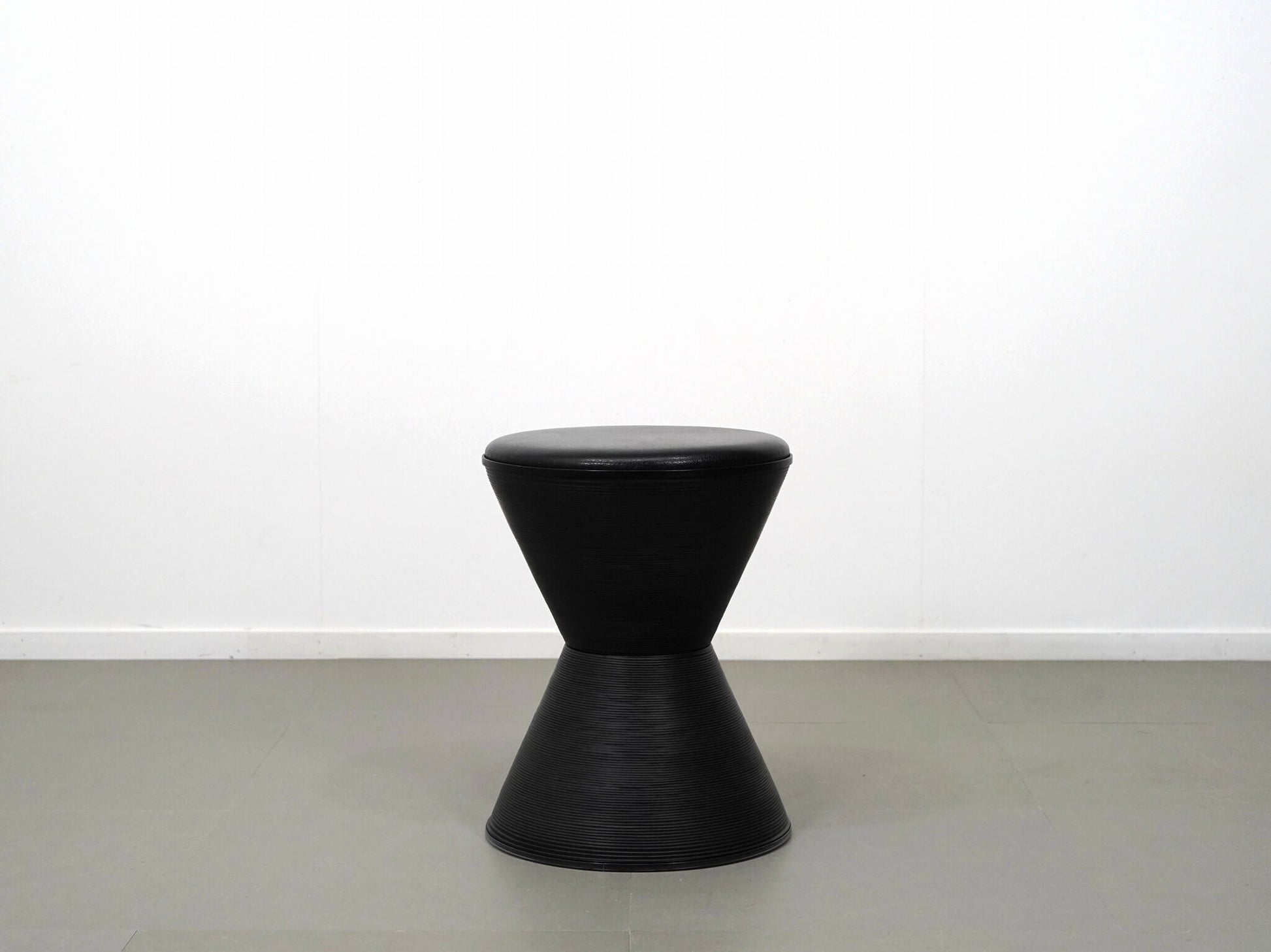 ブナコスツール・ブラックレザーH43cm