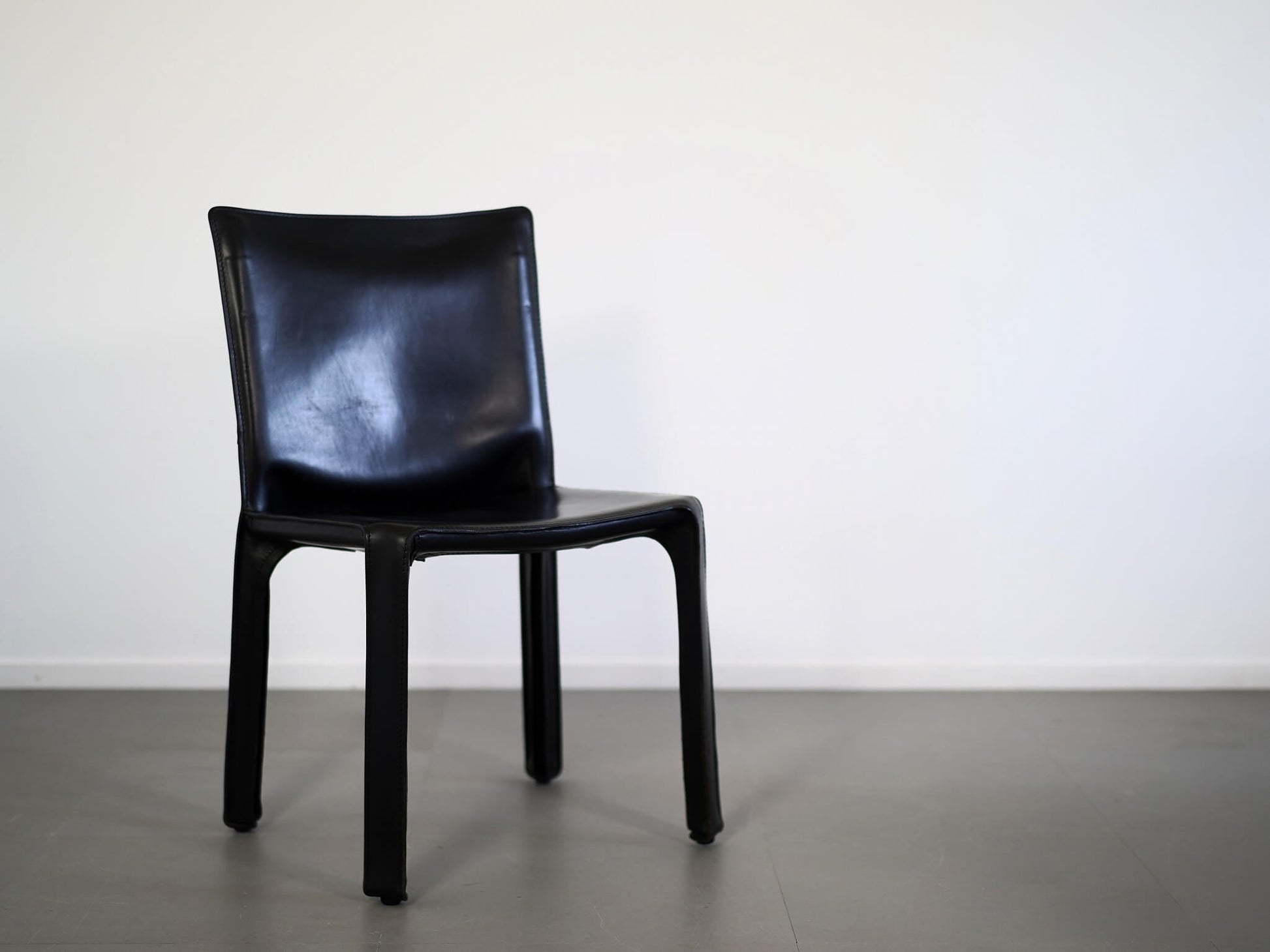 マリオ・ベリーニがデザインしたカッシーナのキャブチェア412・ブラック