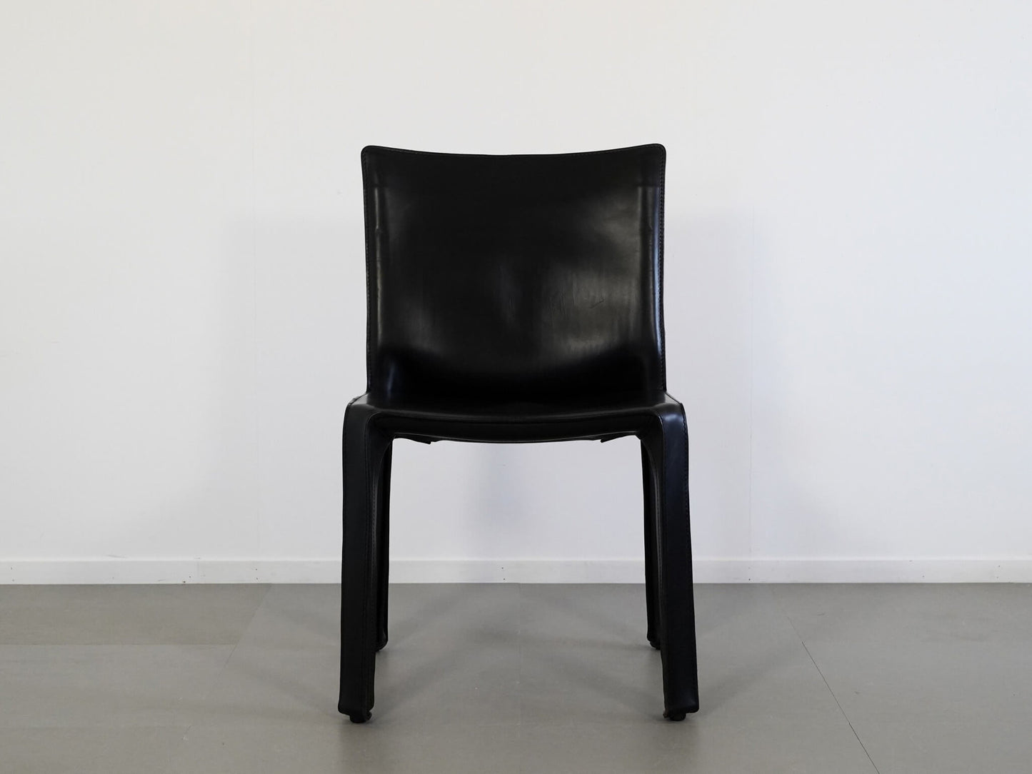 マリオ・ベリーニがデザインしたカッシーナの中古・ユーズドのキャブチェア412・ブラック