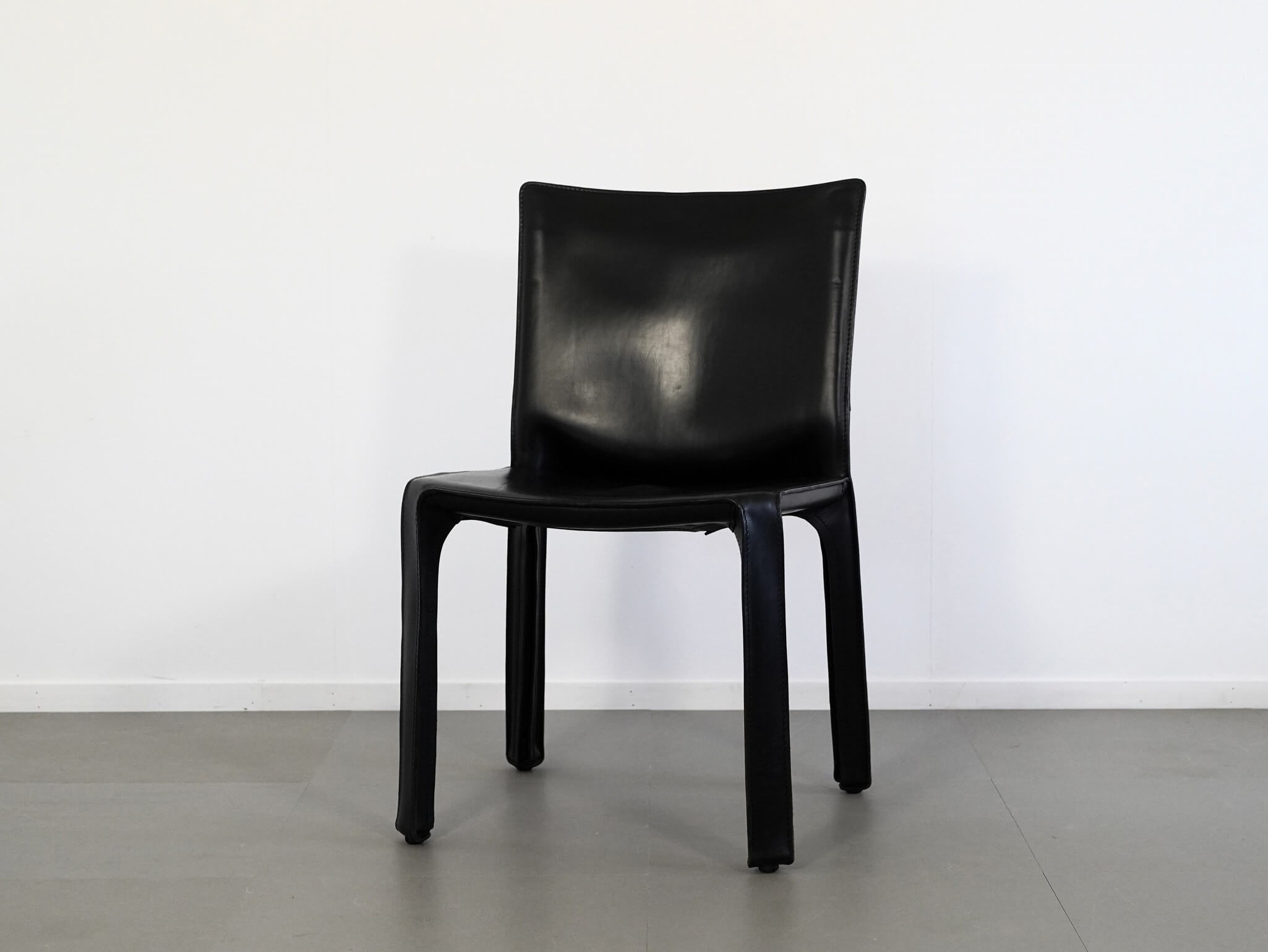 カッシーナ cab412　黒　ダイニングチェア　本革　C カッシーナ / Cassina キャブ アームレスチェア 412 CAB 黒 ブラック