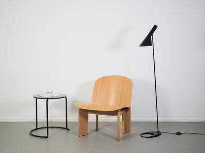 HAYのチゼルラウンジチェアとアルテックの606サイドテーブルとルイスポールセンのAJフロア