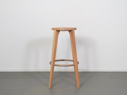 スタファン・ホルムがデザインしたARIAKEのダブテイルバースツール・オークホワイト