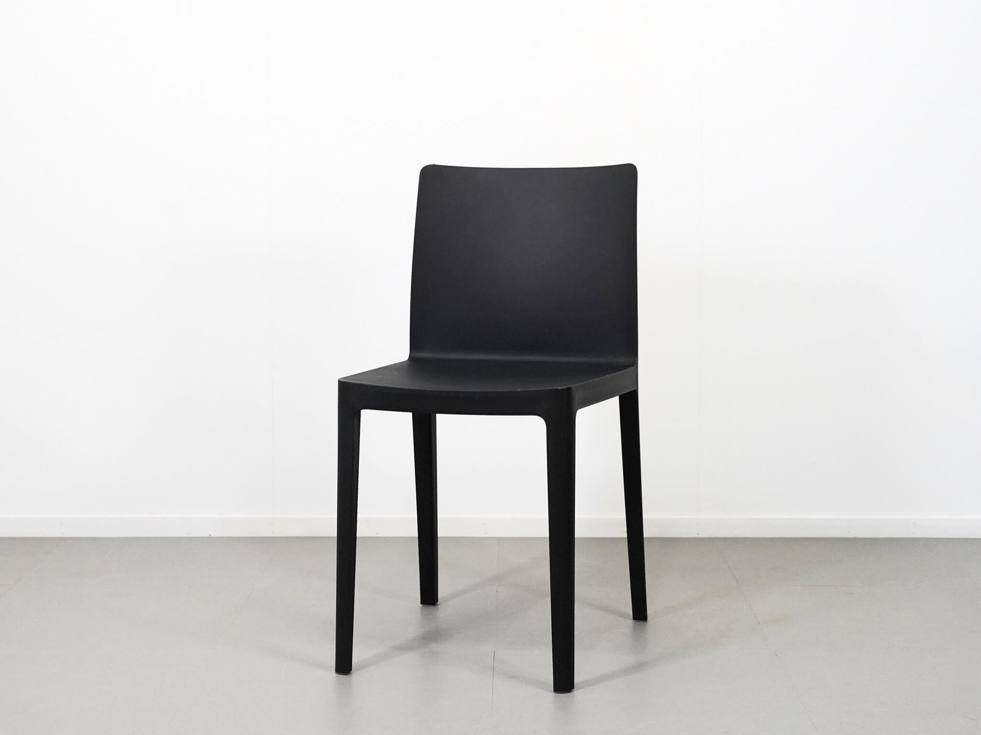 ロナン＆エルワン・ブルレックがデザインしたHAYのエレメンターレチェア・ブラック