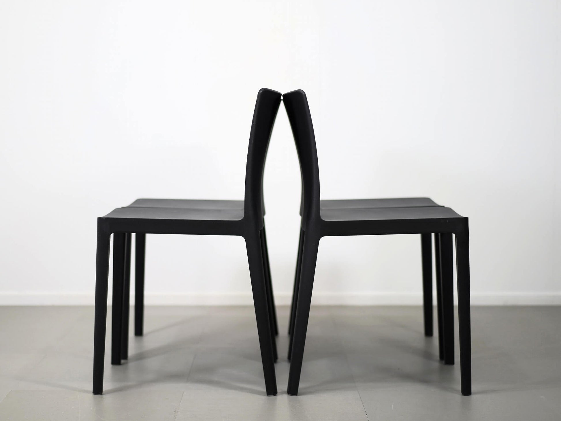 ロナン＆エルワン・ブルレックがデザインしたHAYのエレメンターレチェア・黒