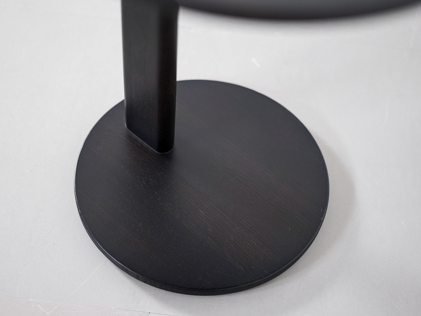 カリモクニュースタンダード エレファント サイドテーブル ブラック クリスチャン・ハース / Karimoku New Standard Elephant Side Table Black Christian Haas KNS