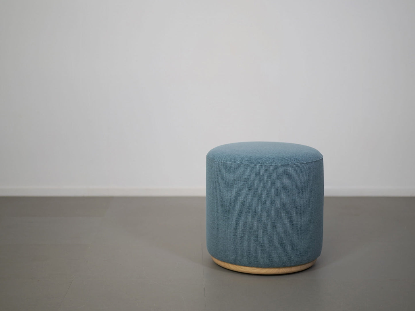 エレファント プーフ タスク スツール キャスター付 マハラム ブルー カリモクニュースタンダード クリスチャン・ハース / Elephant Pouf Task Karimoku New Standard Christian Haas MAHARAM 在庫2