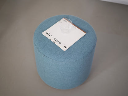 クリスチャン・ハースがデザインしたカリモクニュースタンダードのエレファント・プーフ・スツール・オットマン