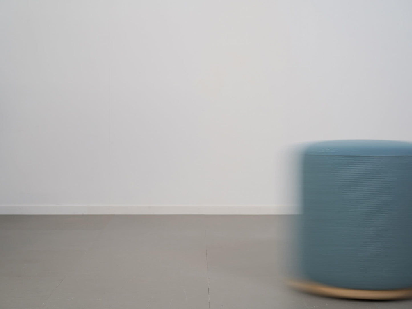 クリスチャン・ハースがデザインしたカリモクニュースタンダードのエレファント・プーフ・キャスター付きスツール