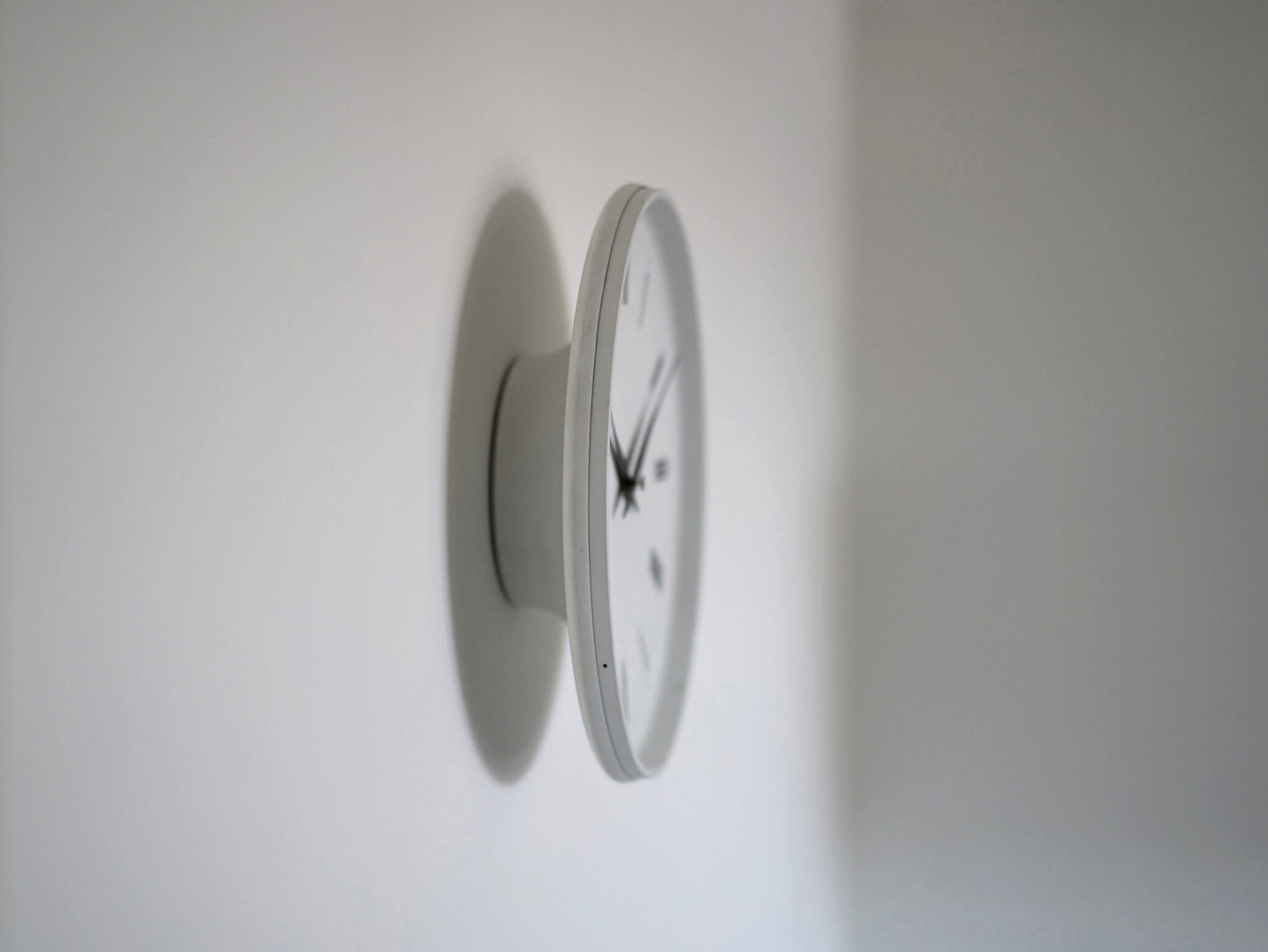 ヘニングコッペルがデザインしたルイス・ポールセンのウォールクロック13056