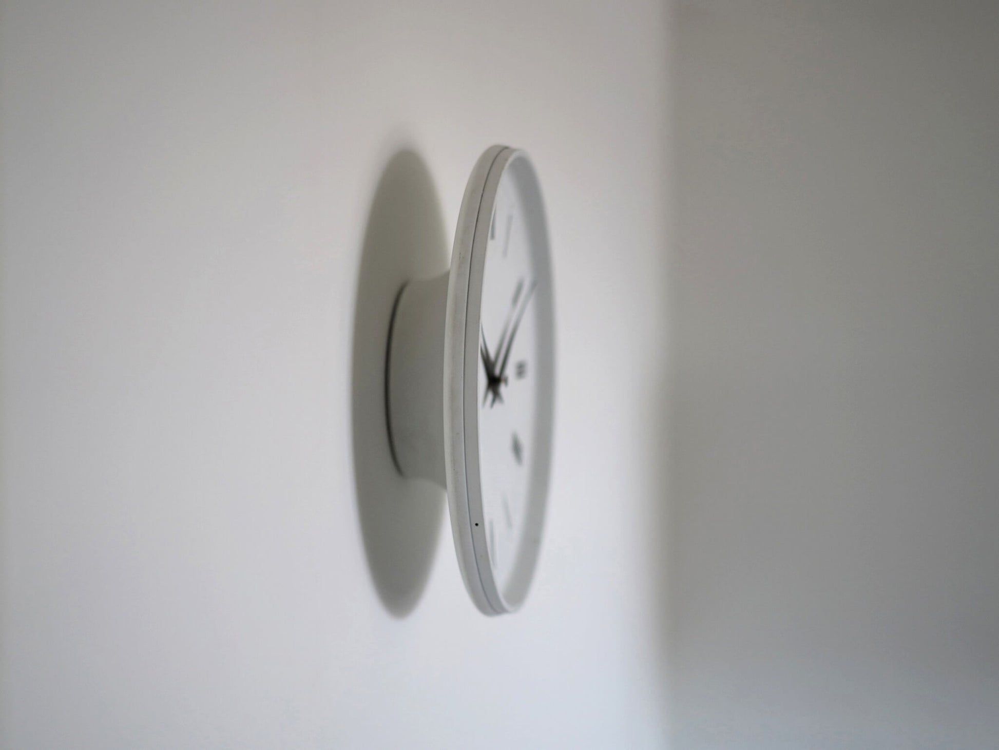 ヘニングコッペルがデザインしたルイス・ポールセンのウォールクロック13056