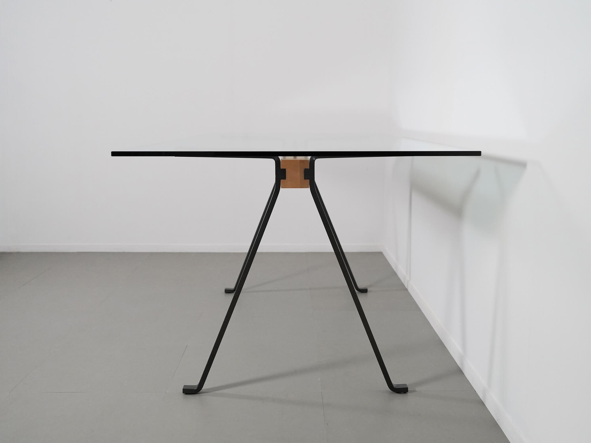 フラーテ テーブル ドリアデ エンツォ・マーリ ユーズド ヴィンテージ