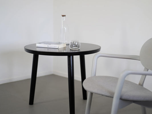 深澤直人さんがデザインしたマルニ木工のヒロシマエンドテーブル・黒