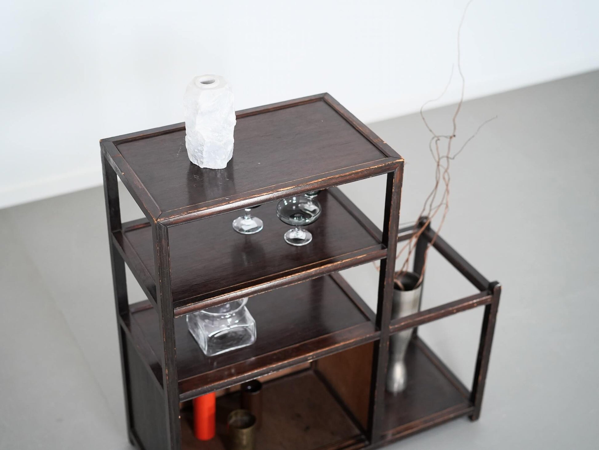 日本製の古い飾り棚・キャビネット