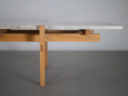 ノームアーキテクツがデザインしたカリモクケースのN-CT01・リビングテーブル・大理石
