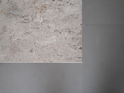 ノームアーキテクツがデザインしたカリモクケースのN-CT01・リビングテーブル・大理石