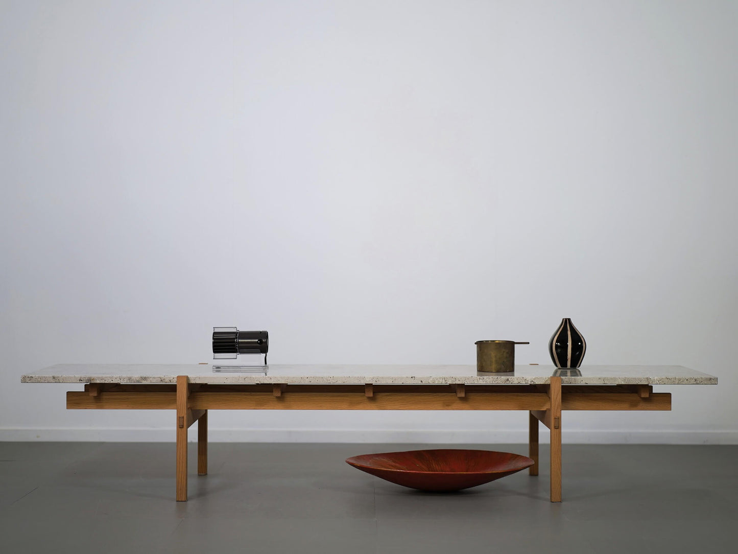 ノームアーキテクツがデザインしたカリモクケースのN-CT01・リビングテーブル・大理石