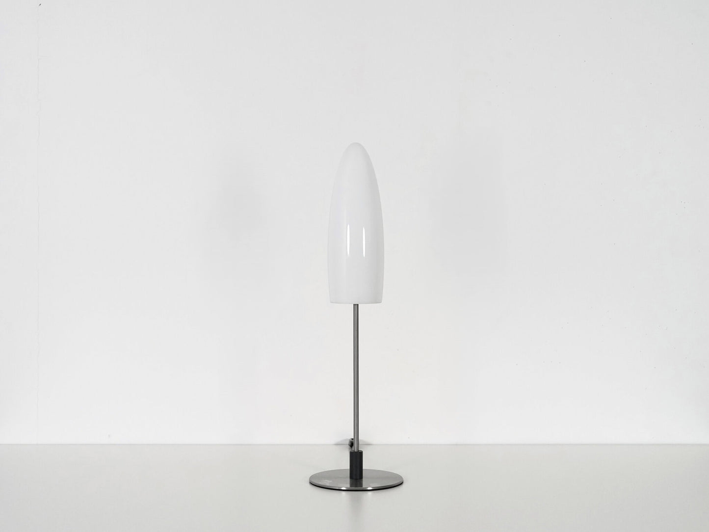 ヤマギワで取り扱いがあるドイツの照明ブランド、リンブルグのテーブルランプ