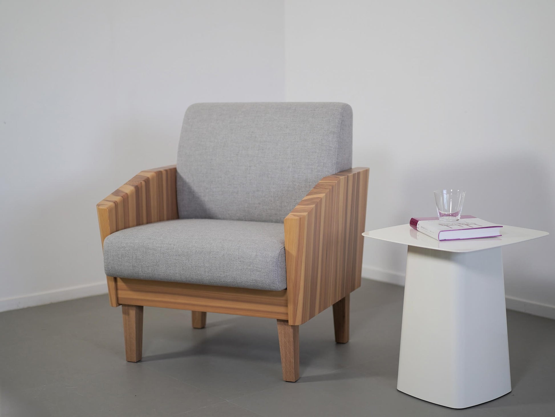 五十嵐久枝さんがデザインし、グッドデザイン賞を受賞したオカムラの中古・ユーズドのモイストソファ