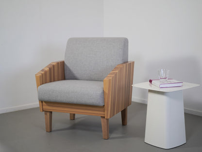 五十嵐久枝さんがデザインし、グッドデザイン賞を受賞したオカムラの中古・ユーズドのモイストソファ