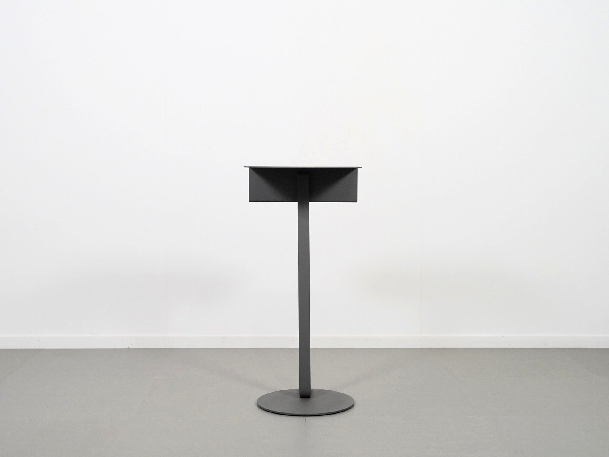 廃盤 無印 サイドテーブル コンスタンティングルチッチ MONO TABLE 廃盤 無印 サイドテーブル コンスタンティングルチッチ MONO TABLE