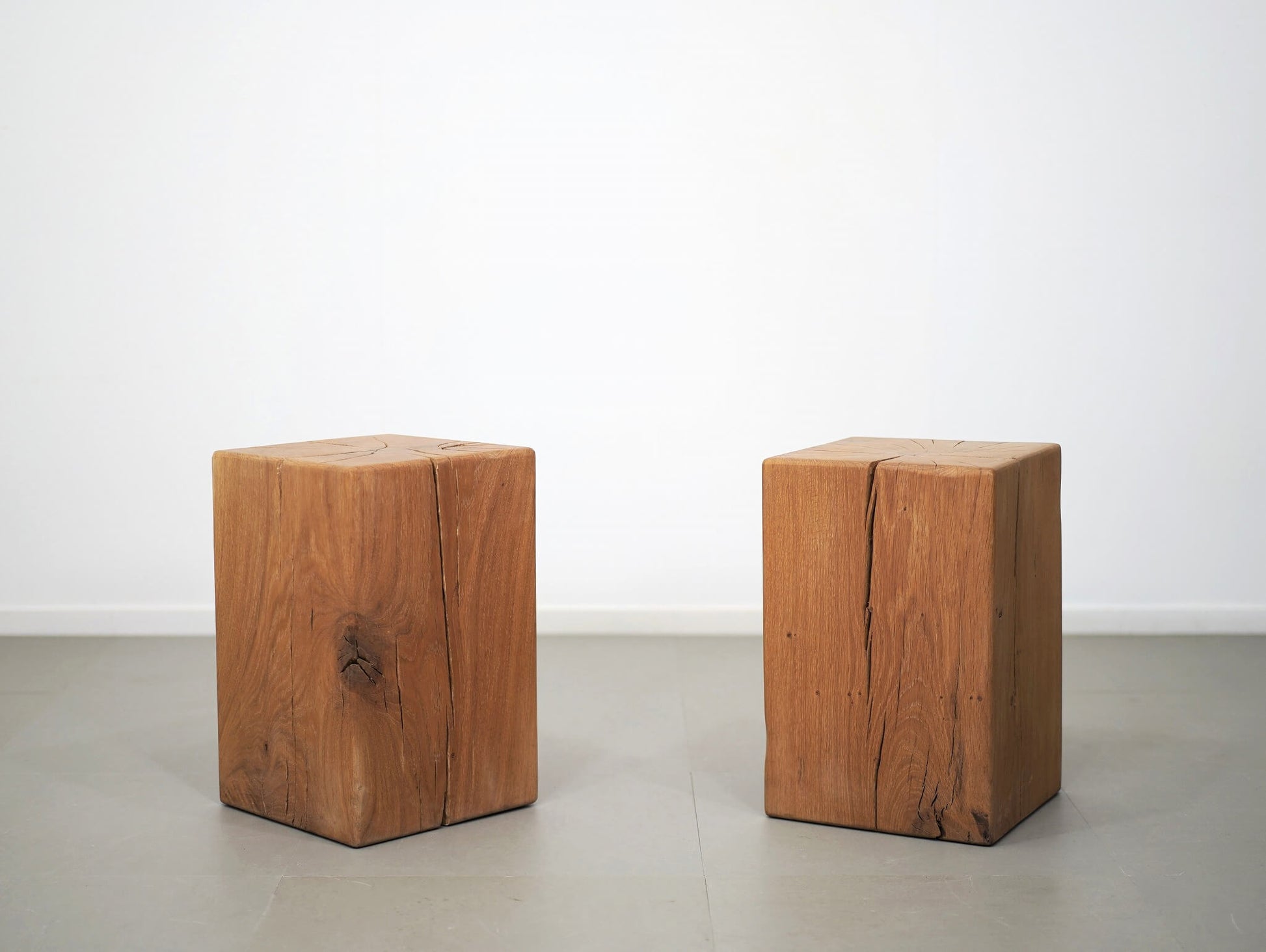 オーク無垢材のブロックスツール