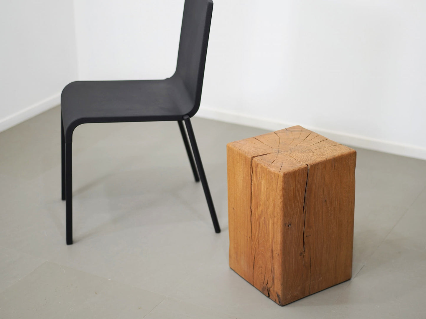 オーク無垢材のブロックスツール