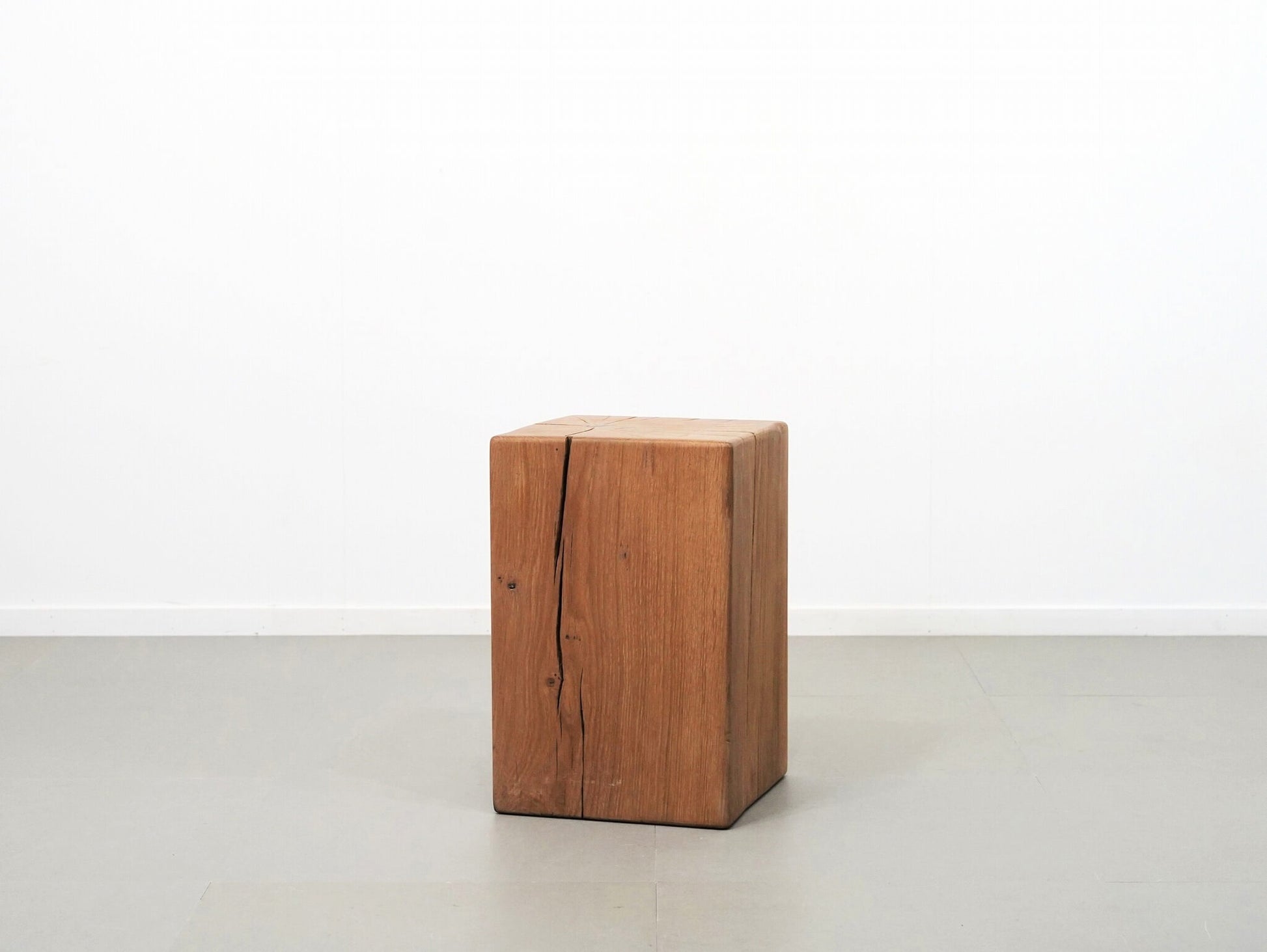 オーク無垢材のソリッドスツール