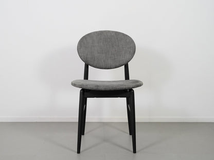 ノームアーキテクツがデザインしたアウトラインチェア・スミ・ブラック