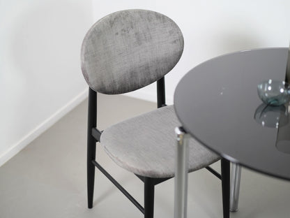 ノームアーキテクツがデザインしたアウトラインチェア・スミ・ブラック